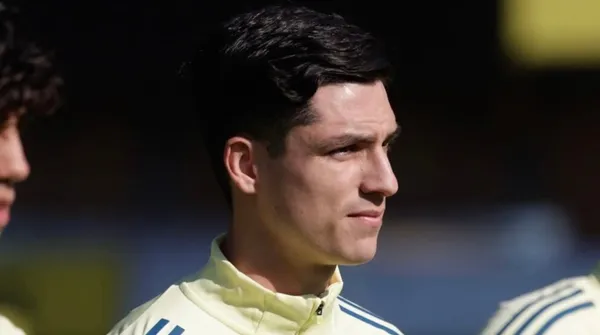 Aarón Mejía puso al América en lo más alto.