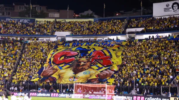 Afición del América sentencia a futbolista.