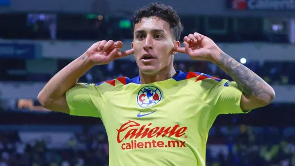 Alejandro Zendejas festejando gol con América