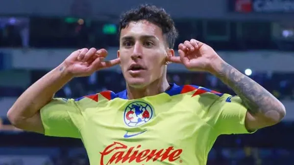 Alejandro Zendejas festejando gol con América