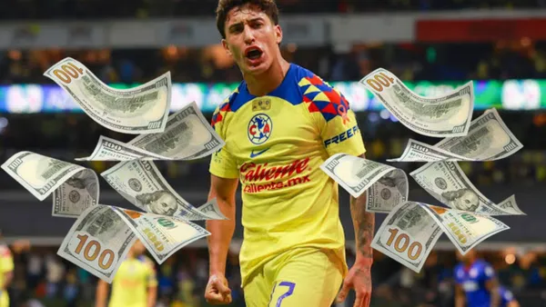 Alejandro Zendejas rodeado de billetes