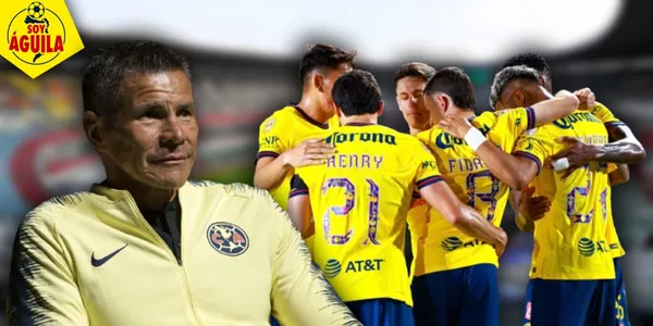 Alfredo Tena y jugadores del América (Fuente: MEXSPORT)
