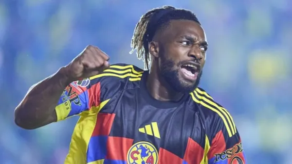 Allan Saint-Maximin encendió las redes sociales con su último video.