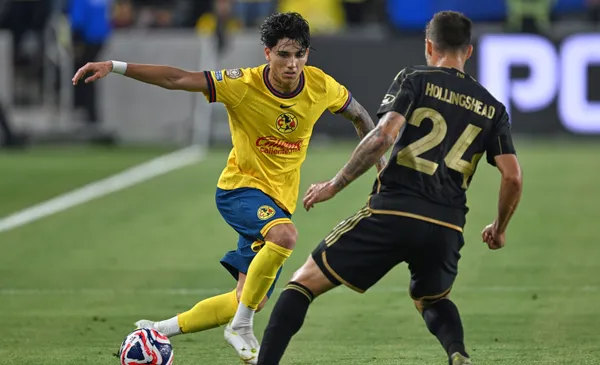 Álvarez se presenta en un duelo ante jugador de LAFC (Fuente: Mexsports)