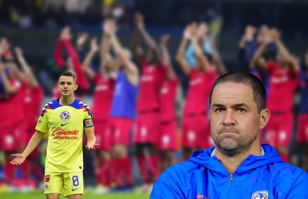 Álvaro Fidalgo con loz brazos al aire y André Jardine con rictus serio.