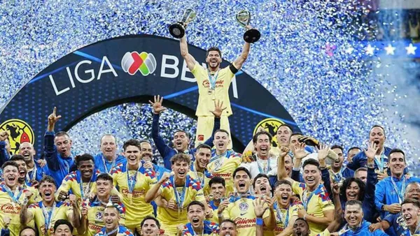 América levantando trofeos