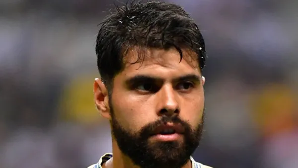 América no puede desprenderse de Néstor Araujo.