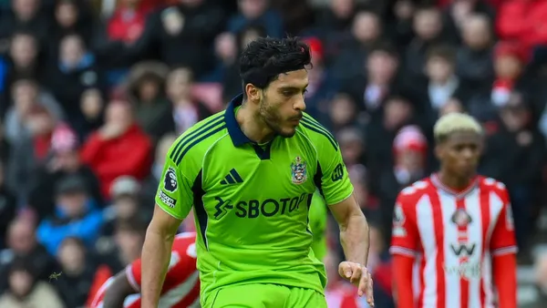 América sueña con Raúl Jiménez.