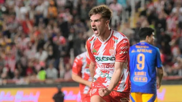 América va por Palavecino.