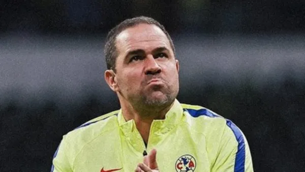 André Jardine castigó a sus futbolistas.