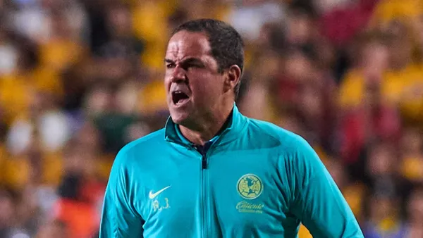 André Jardine destrozó al arbitraje.