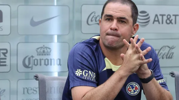 André Jardine está en la cuerda floja por malas decisiones.