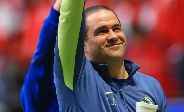 André Jardine saluda al aficionado del América (Fuente: Mexsports)