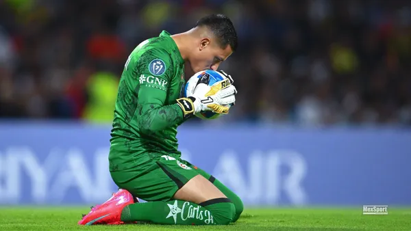Ángel Malagón durante el Clásico Joven vs Cruz Azul. Foto: Club América