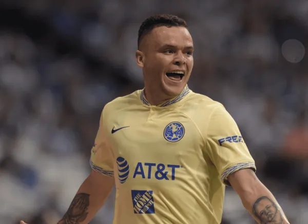 Cabecita se estrena con América y da clases a Viñas y Henry de cómo ser un delantero