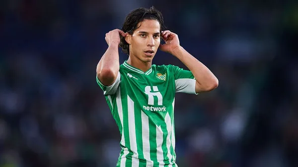 Cada día salen nuevos rumores sobre el destino de Diego Lainez, ya que en algún momento se aseguraba que regresaría al América.