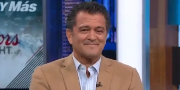 Carlos Hermosillo aclara las dudas sobre de qué equipo es.