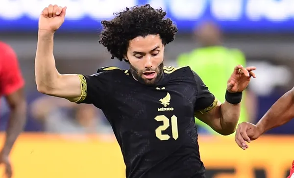 César Huerta jugando con la selección de México (Fuente: Mexsports)