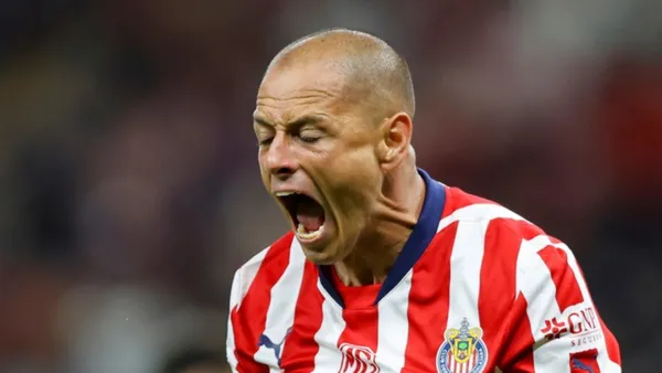 Chicharito Hernández se iría de Chivas.