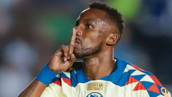 Cruz Azul busca a Julián Quiñones para el Clausura 2026.