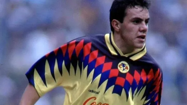 Cuauhtémoc Blanco y el mítico jersey de las 'Águilas Africanas' - Foto: Captura de pantalla