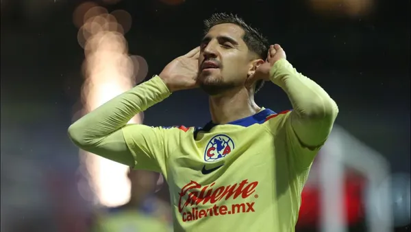 Diego Valdés celebrando su gol con el América