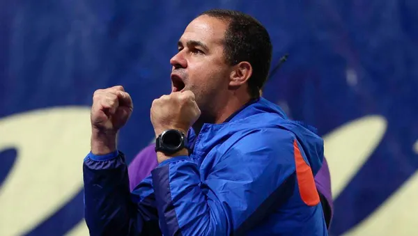 Dos entrenadores podrían reemplazar a Jardine.