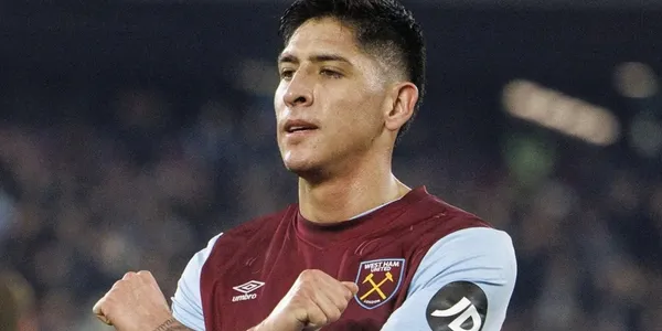 Edson Álvarez da catedra en Inglaterra y le cambian el apodo.