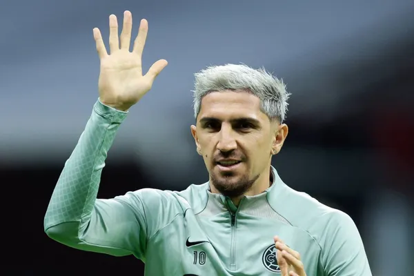 El América anunció que no ha recibido una oferta atractiva por el atacante chileno.