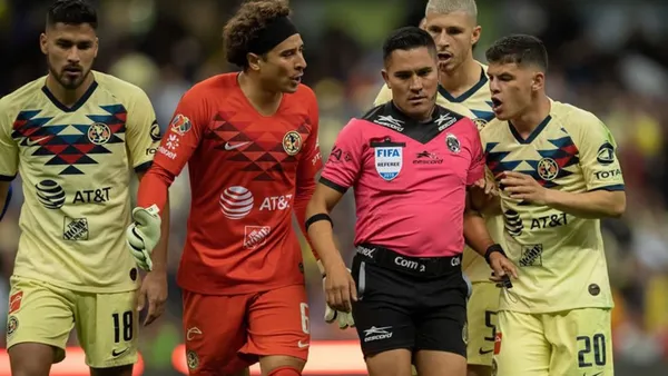 El arbitraje en el partido de ida de los cuartos de final entre América y Puebla fue un completo desastre
