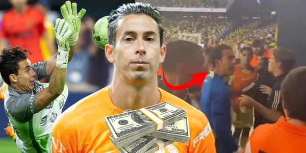 El arquero a pesar de no haber disputado ni un sólo minuto se molestó con los aficionados.