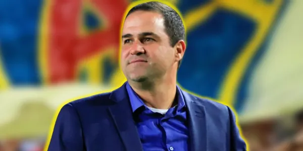 El brasileño no se fue del Coloso sin dejar un gran gesto que aplaude la afición.