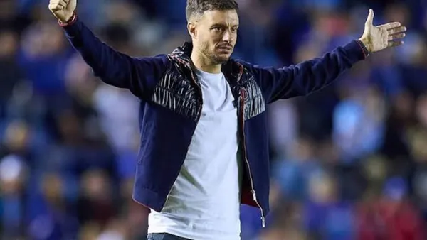 El entrenador argentino fue respetuoso en la sala de prensa al finalizar el partido gracias amor