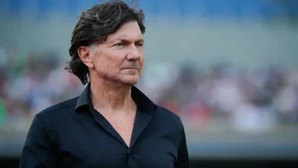 El entrenador de Puebla recibió una fuerte sanción tras su gesto.