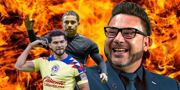 El estratega argentino espero al cuerpo arbitral afuera de su vestidor para reclamarles.