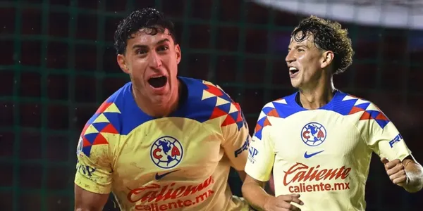 El futbolista andino celebró por todo lo alto el segundo gol del conjunto azulcrema.