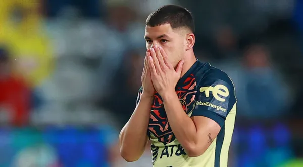 El mediocampista paraguayo es críticado por la afición americanista por su baja de juego.