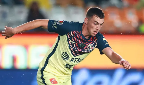 El problema con los centros delanteros en el América continúa y es un tema sumamente preocupante con el repechaje cada vez más cerca.