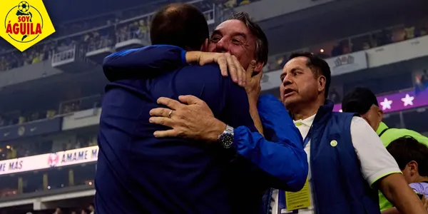 Emilio Azcárraga abrazando a André Jardine (Fuente: MEXSPORT)