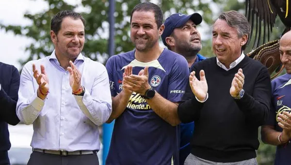 Emilio Azcárraga junto a Jardine y Baños.