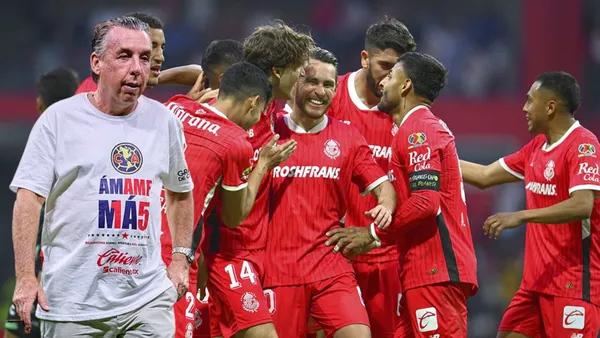 Emilio Azcárraga y jugadores Toluca (Foto tomada de: MexSport)