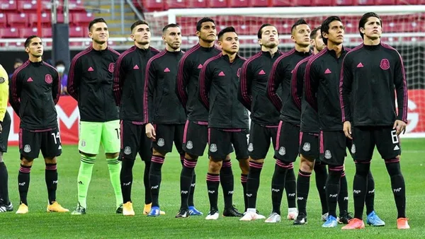 En América el tema de los delanteros centros es cada vez más complicado, ya que Federico Viñas y Henry Martín pasan por muy mal momento.