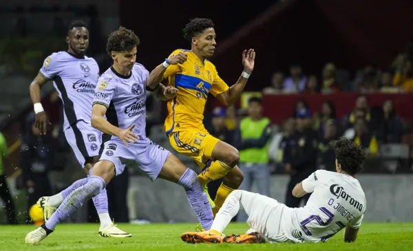 Enfrentamiento entre el club Tigres vs América (Fuente: Mexsports)