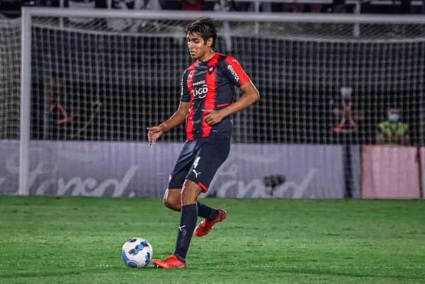 Este sería el crack que llegaría a fortificar la defensa azulcrema.