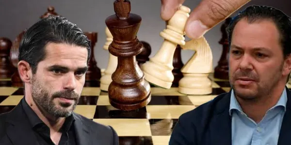 Fernando Gago y Santiago Baños y al fondo una partida de ajedrez / Foto Imago7