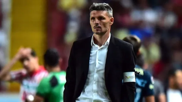 Fernando Ortiz firmó su contrato con América para ser el entrenador por todo un año aunque es con un panorama complicado.