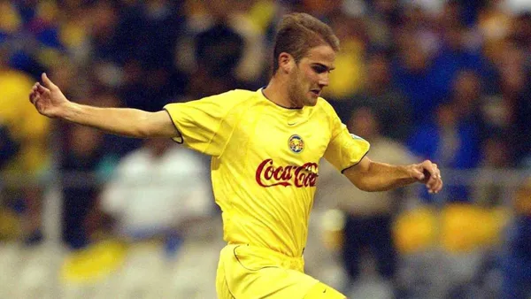 Fue parte del equipo que se consagró campeón del futbol mexicano en el verano del 2002.