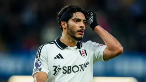 Fulham tomaría una decisión con Raúl Jiménez.