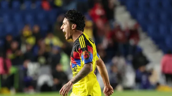 Gol anulado a Alejandro Zendejas.