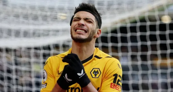 Hace un año que no marca con el combinado mexicano y perdió el nivel. Esto debería pasar para que Jiménez llegue al América.